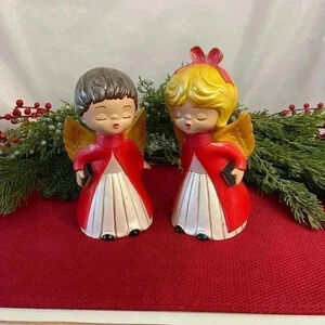 Vintage kissing angels ceramic handpainted choir kids first kiss 8 1/2 in’s tall